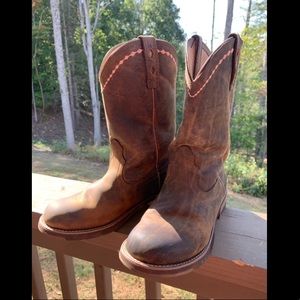 Women’s Ariat distressed boots
